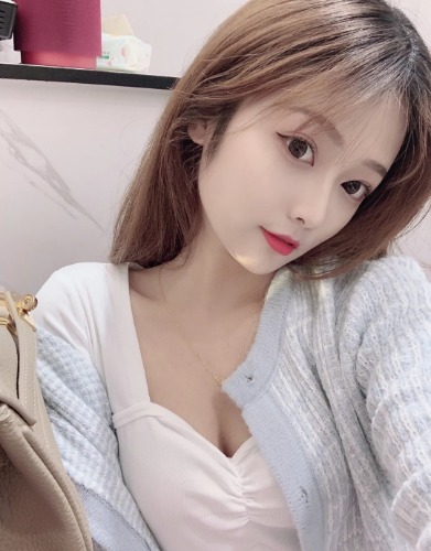 身材很好的00后嫩妹